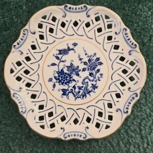 VINTAGE Blue Danube/Meissen?  Cut Lace Plate‎ 6 in Gold Rimmed Floral Wall Mount